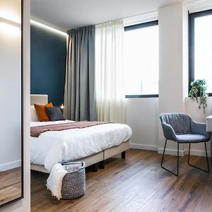 Chambre Lit King-Size avec Accès aux Personnes Handicapées